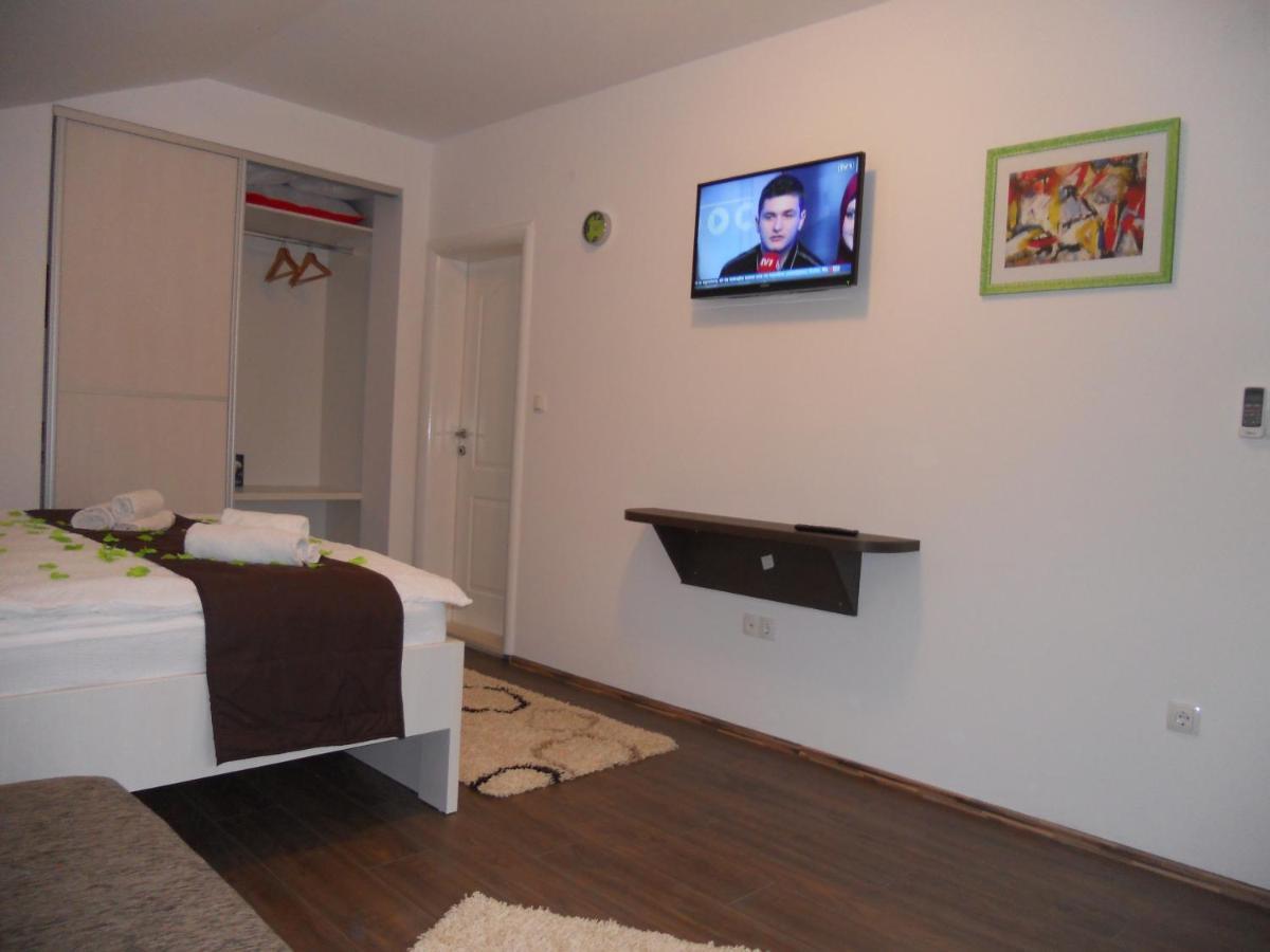 מוסטר Apple Studios & Rooms מראה חיצוני תמונה